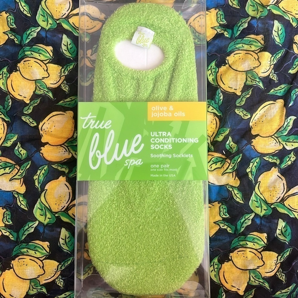 Brand New Bath  Body Works True Blue Ultra Conditioning Socks Soothing Socklets